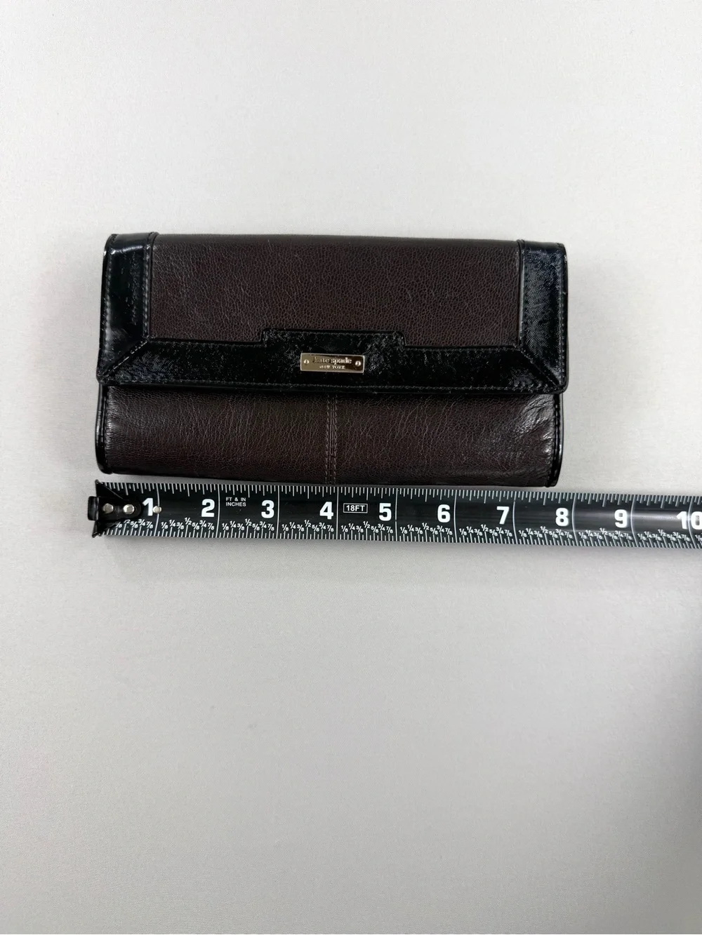 Kate Spade New York Leather Continental Wallet Brown Black Patent Leather Box